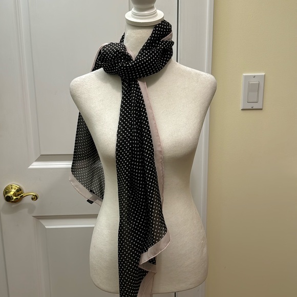 Banana Republic Oblong Silk Scarf. Black w/pale pink dots and trim. VGUC - Picture 6 of 7